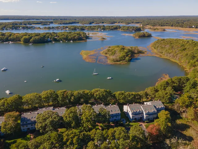 $950,000 | 381 Great Oak Road, Unit 9, Mashpee, MA 02649