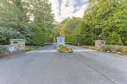 $950,000 | 381 Great Oak Road, Unit 9, Mashpee, MA 02649