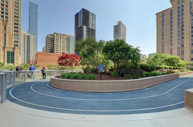 545 North Dearborn Street, Unit W2905 Chicago, IL 60654 - Photo 24 of 25 a view of a house with a fountain and a fountain