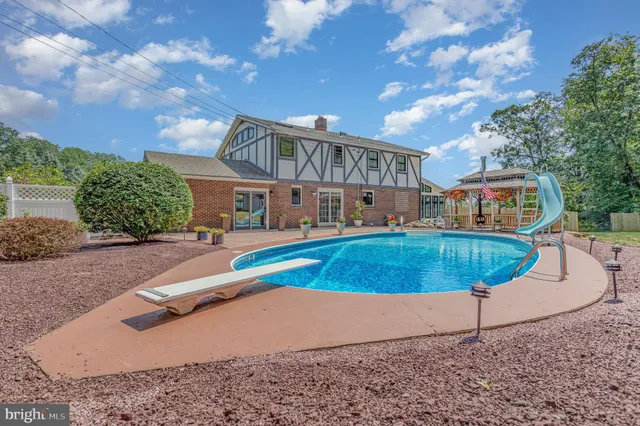 $695,000 | 965 North College Street, Myerstown, PA 17067