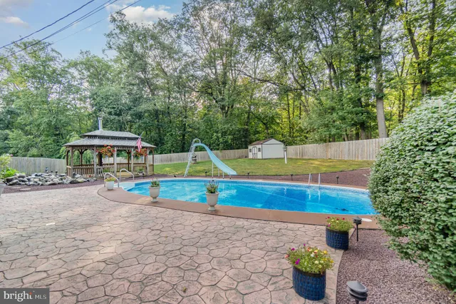 $695,000 | 965 North College Street, Myerstown, PA 17067