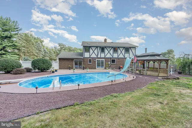 $695,000 | 965 North College Street, Myerstown, PA 17067