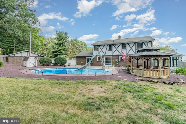 $695,000 | 965 North College Street, Myerstown, PA 17067