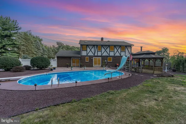 $695,000 | 965 North College Street, Myerstown, PA 17067