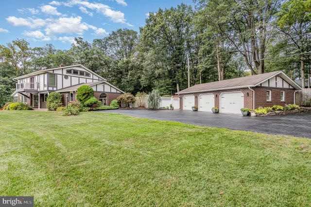 $695,000 | 965 North College Street, Myerstown, PA 17067