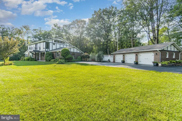 $695,000 | 965 North College Street, Myerstown, PA 17067