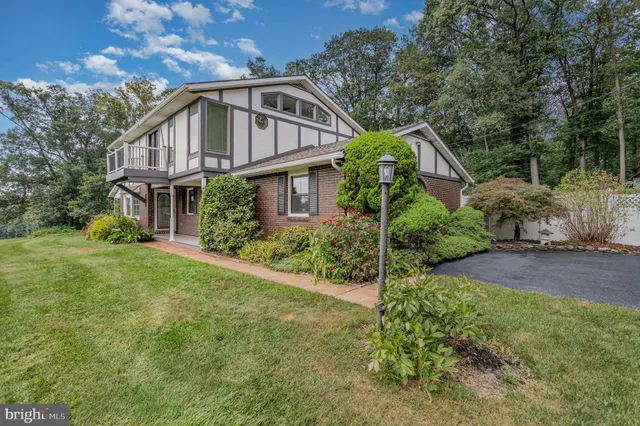 $695,000 | 965 North College Street, Myerstown, PA 17067