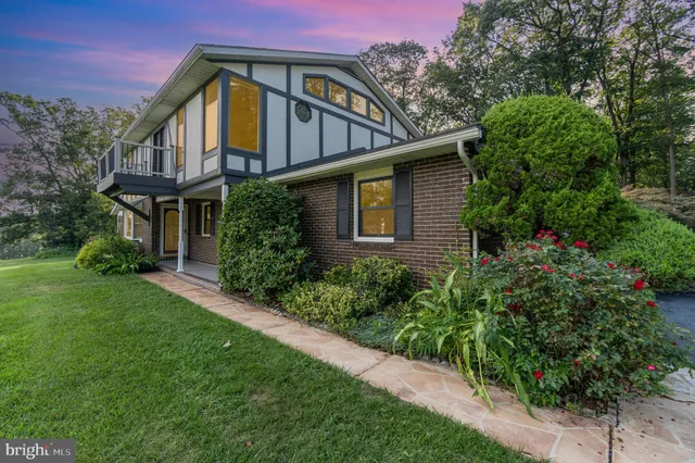 $695,000 | 965 North College Street, Myerstown, PA 17067