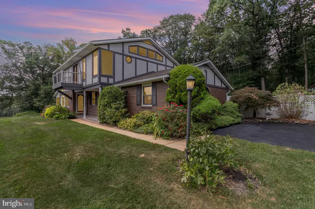 $695,000 | 965 North College Street, Myerstown, PA 17067