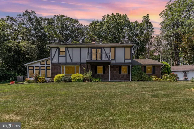 $695,000 | 965 North College Street, Myerstown, PA 17067