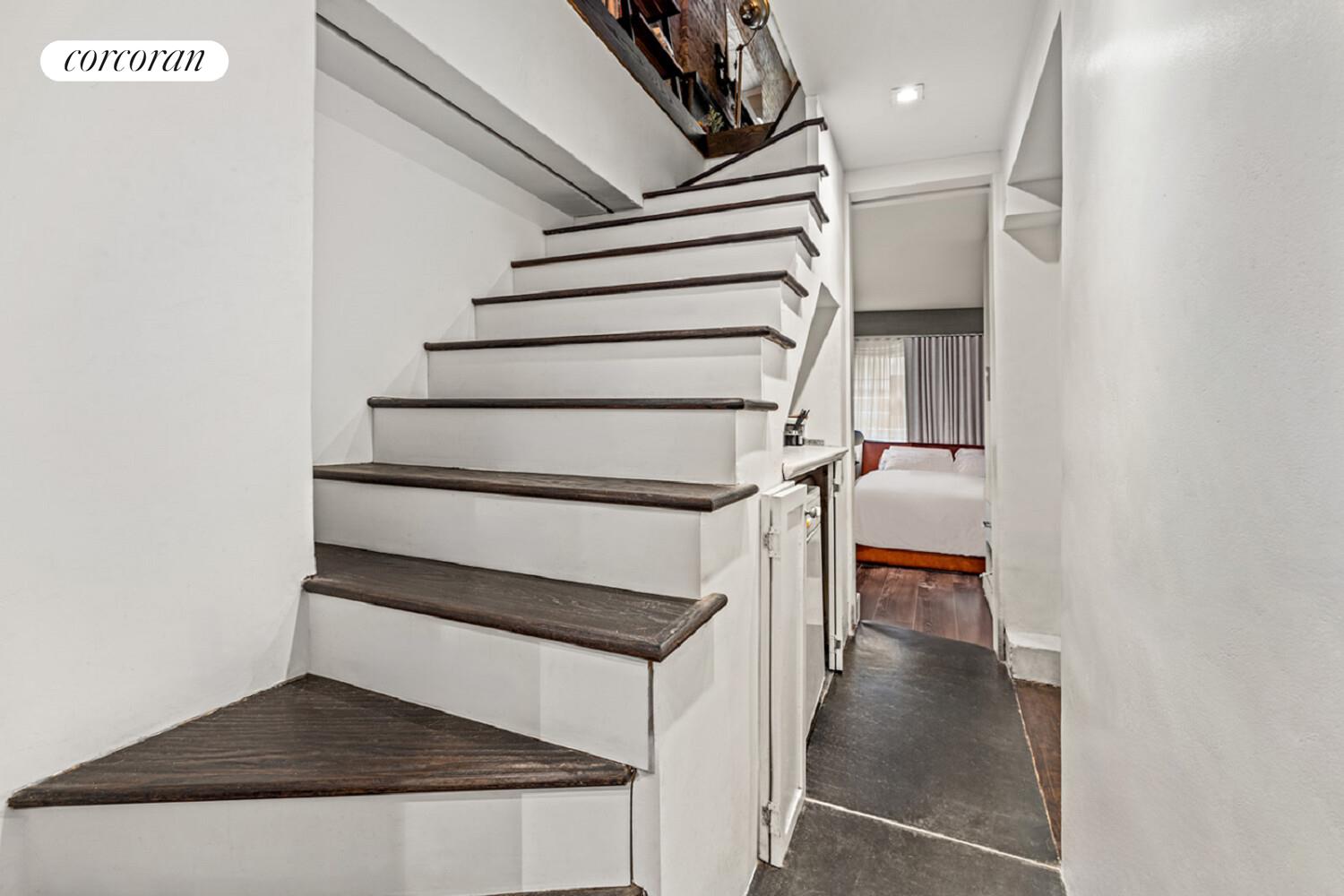 215 East 17th Street, Unit 2 Manhattan, NY 10003 - Photo 3 of 9 a view of entryway