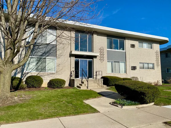 $122,800 | 4840 Briarwood Avenue, Unit C8, Royal Oak, MI 48073