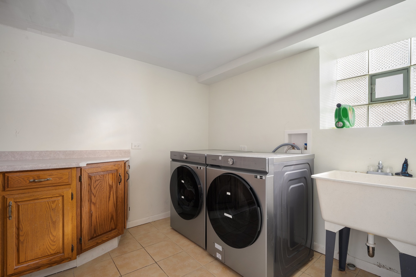 3336 Grand Boulevard Brookfield, IL 60513 - Photo 21 of 35 a utility room with dryer and washer