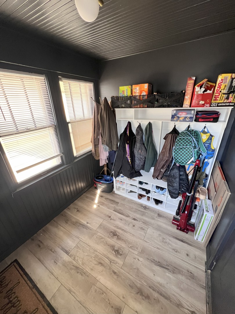 3336 Grand Boulevard Brookfield, IL 60513 - Photo 10 of 35 a view of a room with gym equipment