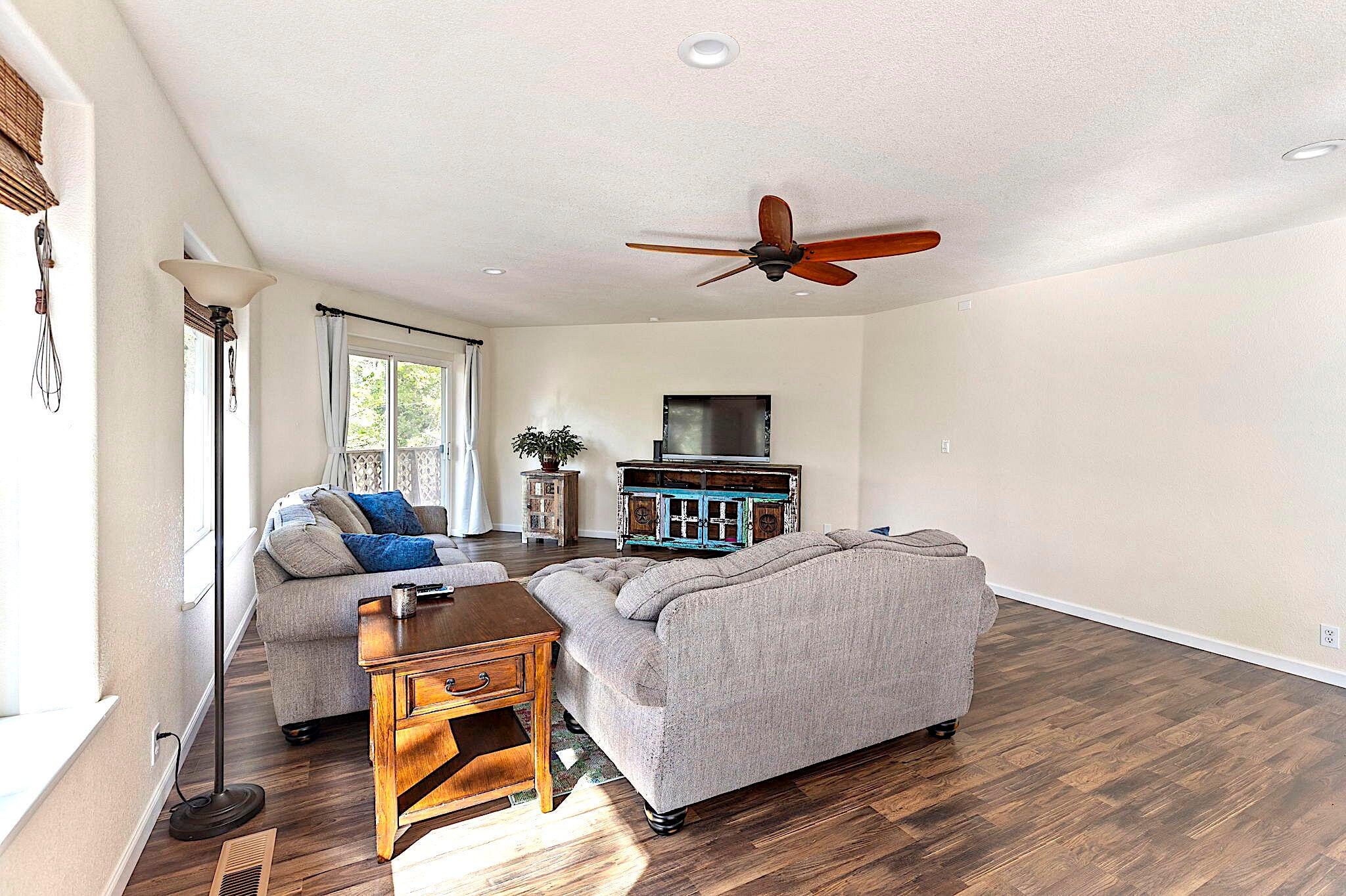 151 Boyer Road Grants Pass, OR 97526 - Photo 3 of 65 3-web-or-mls-51-boyer-rd
