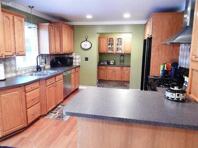 5300 East Carpenter Road Flint, MI 48506 - Photo 2 of 31 21125973-1.JPG