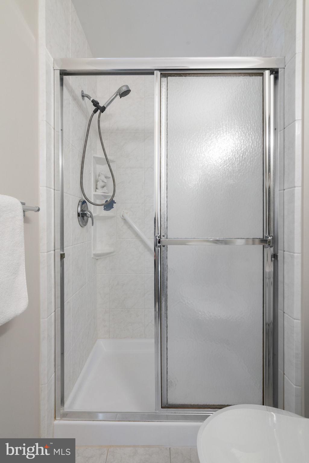 7102 Bear Court Springfield, VA 22153 - Photo 31 of 65 Primary Ensuite