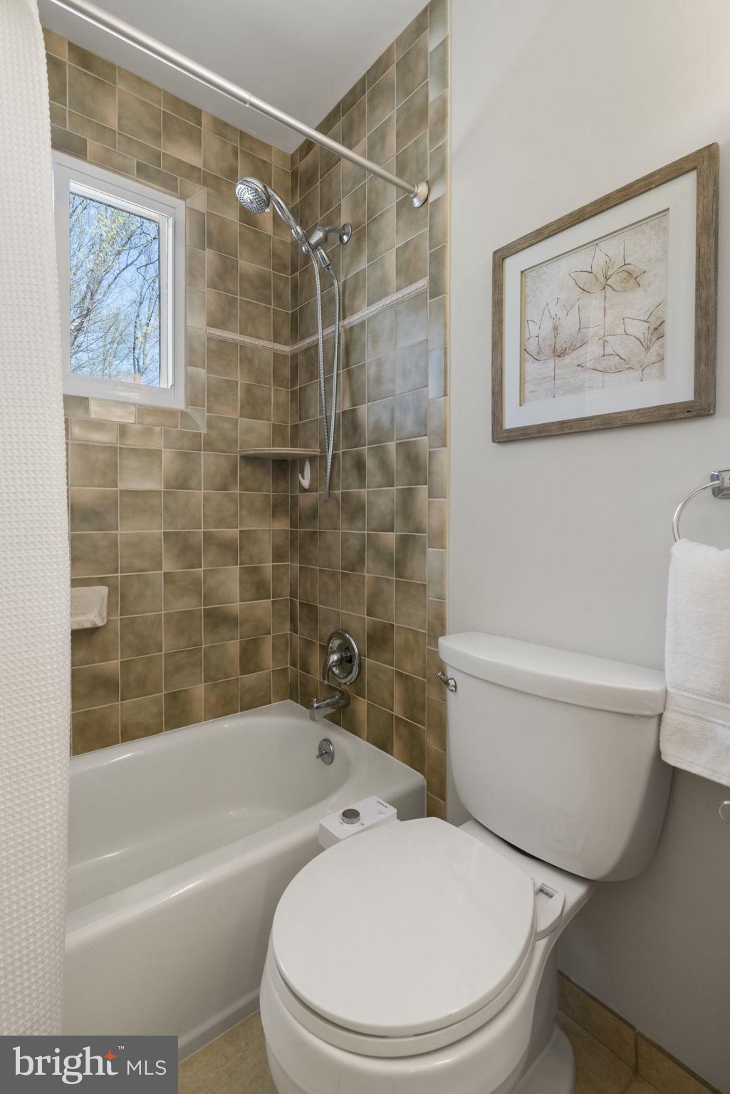 7102 Bear Court Springfield, VA 22153 - Photo 40 of 65 Upper Level Full Hall Bath