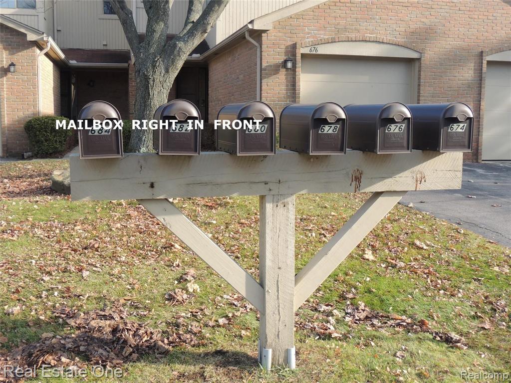 678 Tennyson, Unit 12 Rochester Hills, MI 48307 - Photo 3 of 25