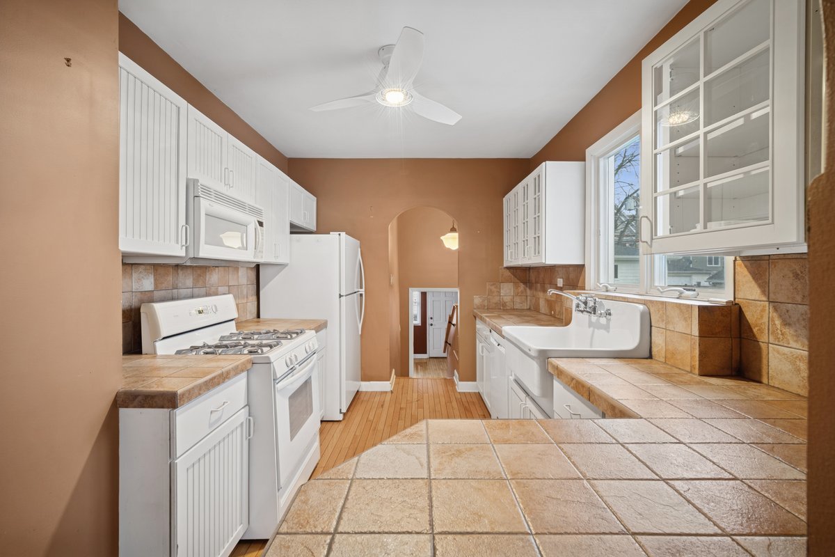 2439 Cowper Avenue Evanston, IL 60201 - Photo 8 of 27