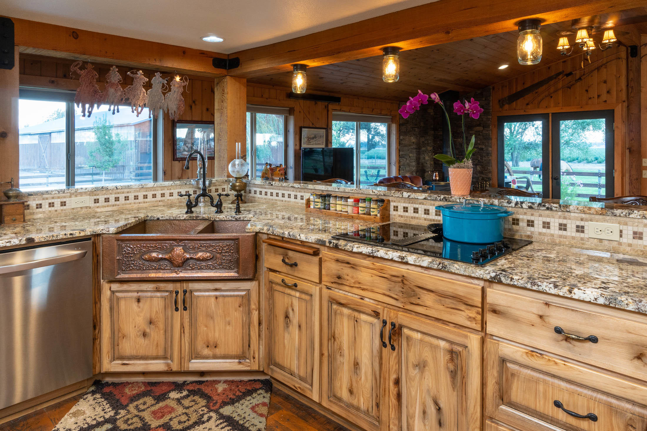 62600 Dodds Road Bend, OR 97701 - Photo 29 of 43 Residence-Kitchen-Oregon-Dodds-Road