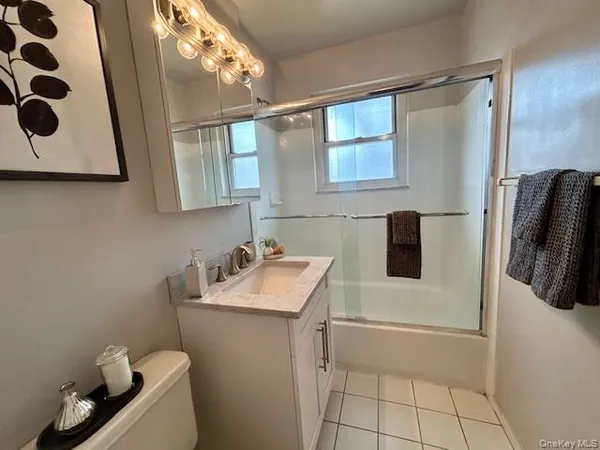 $2,355 | 111 College Road, Unit 15C, Selden, NY 11784