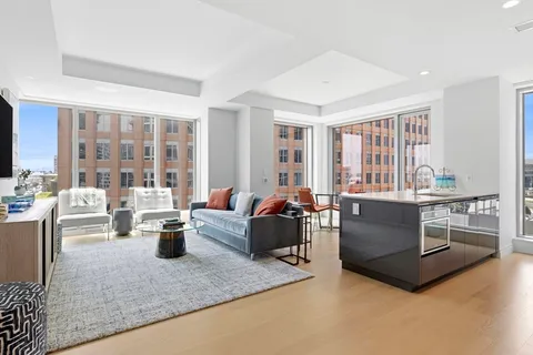 $2,065,000 | 133 Seaport Boulevard, Unit 723, Boston, MA 02210