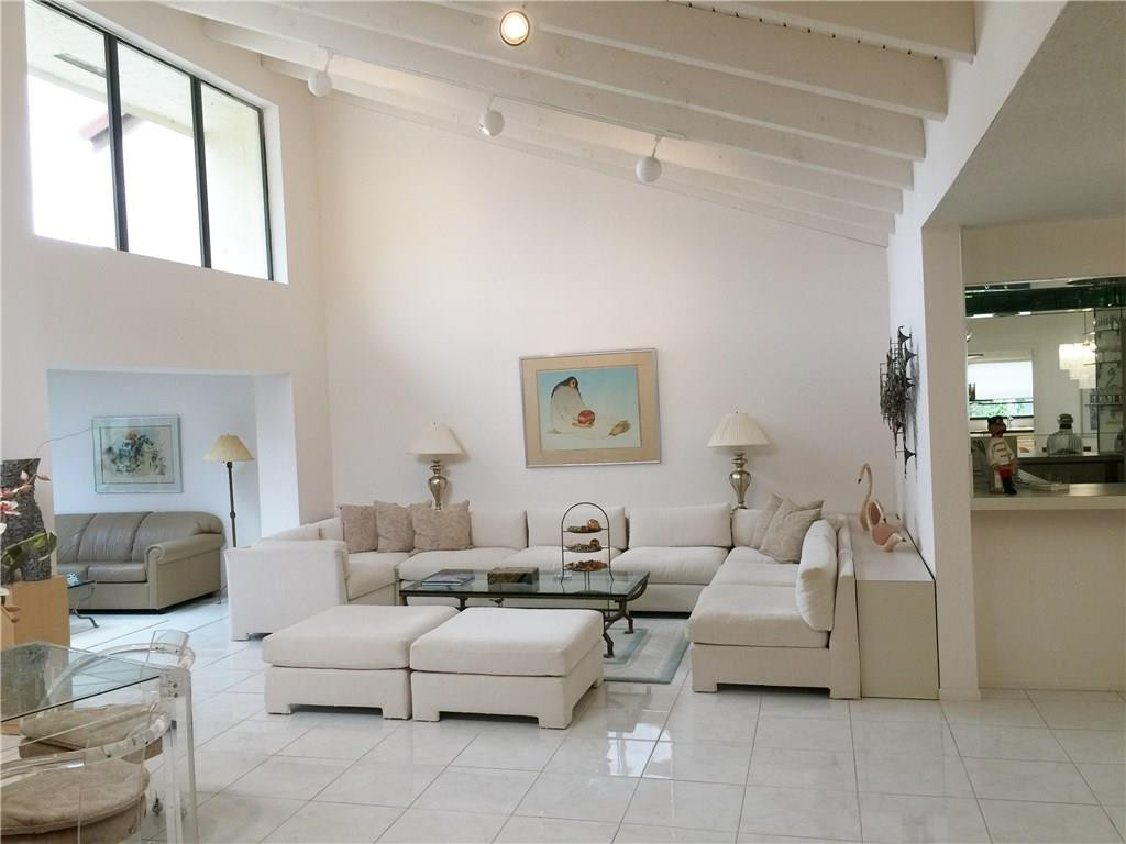 21925 Arriba Real, Unit 19A Boca Raton, FL 33433 - Photo 11 of 35 Living Room with Vaulted Ceiling