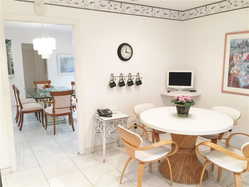 21925 Arriba Real, Unit 19A Boca Raton, FL 33433 - Photo 31 of 35 Kitchen/ Dining Room