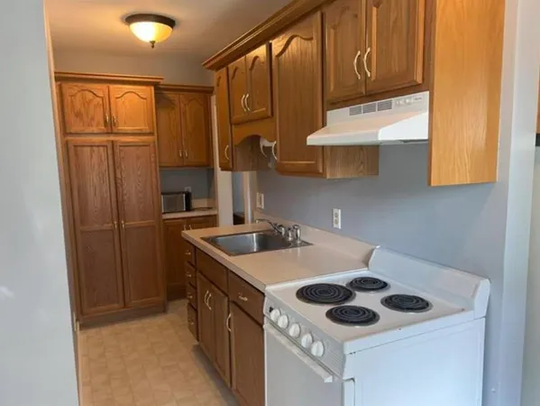 $1,825 | 116 Concord Street, Unit REAR, Nashua, NH 03064