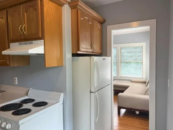 $1,825 | 116 Concord Street, Unit REAR, Nashua, NH 03064