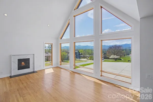 $874,900 | 8 Nottingham Drive, Candler, NC 28715