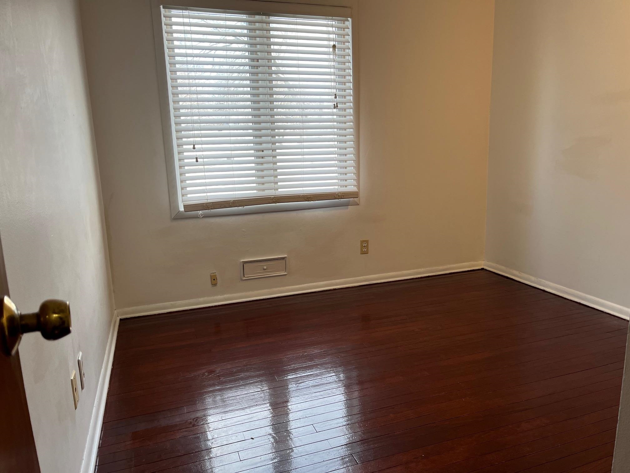 4909 Mohawk Road Rockford, IL 61107 - Photo 14 of 44 an empty room with a window