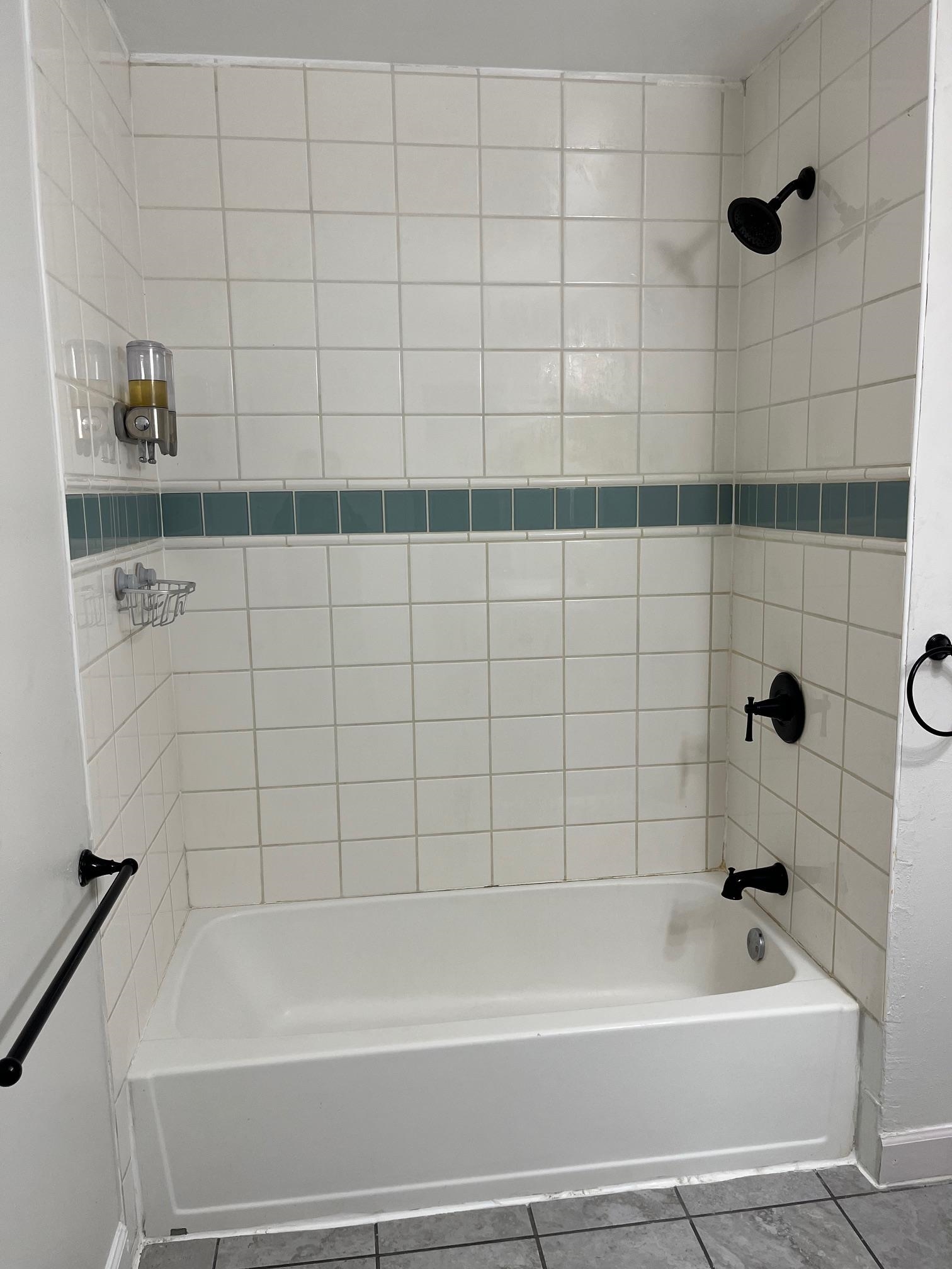 4909 Mohawk Road Rockford, IL 61107 - Photo 15 of 44 a bathroom with a bathtub