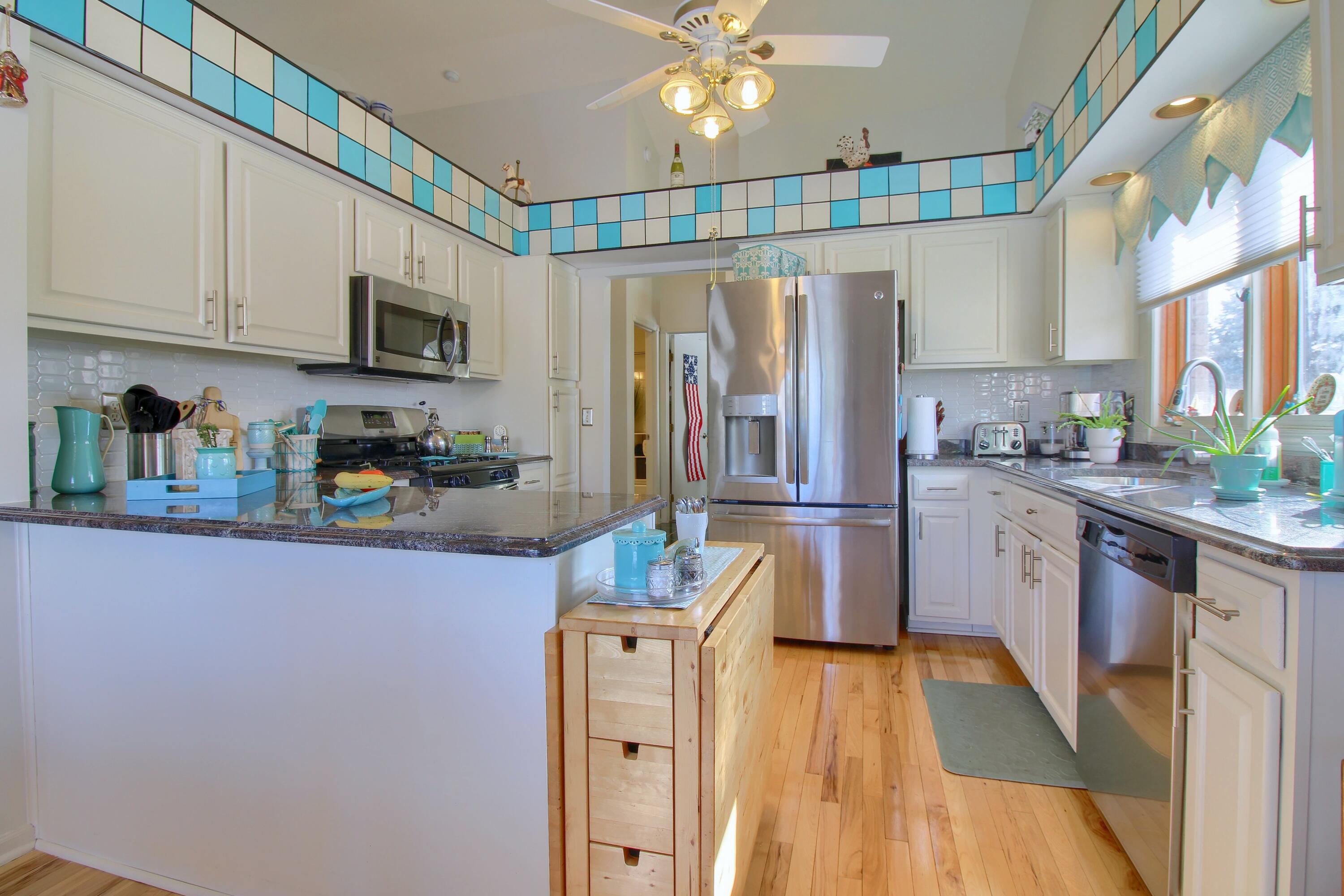290 Edington Circle Canton, MI 48187 - Photo 11 of 34 8-Kitchen