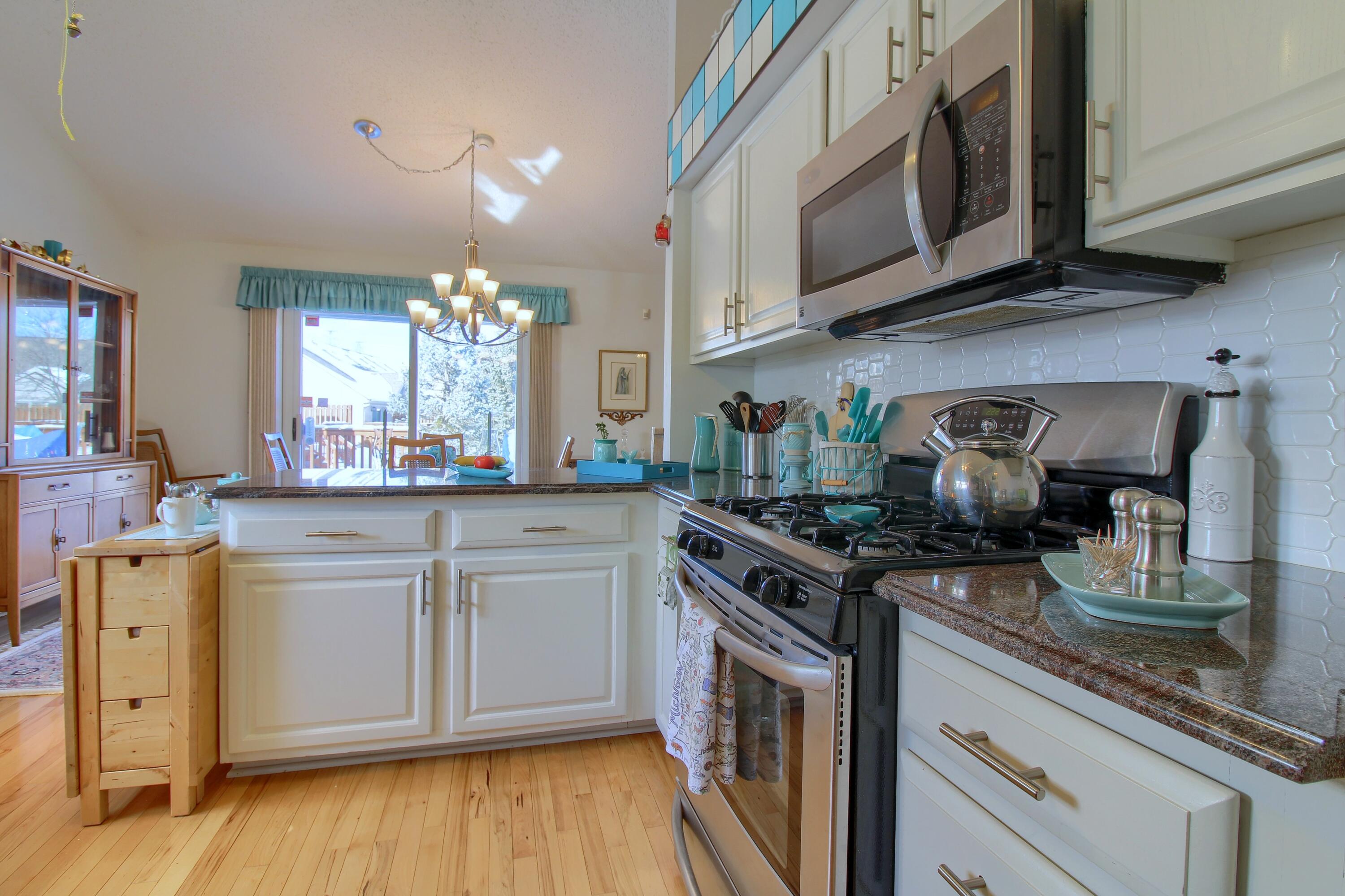 290 Edington Circle Canton, MI 48187 - Photo 13 of 34 10-Kitchen-3rd-View