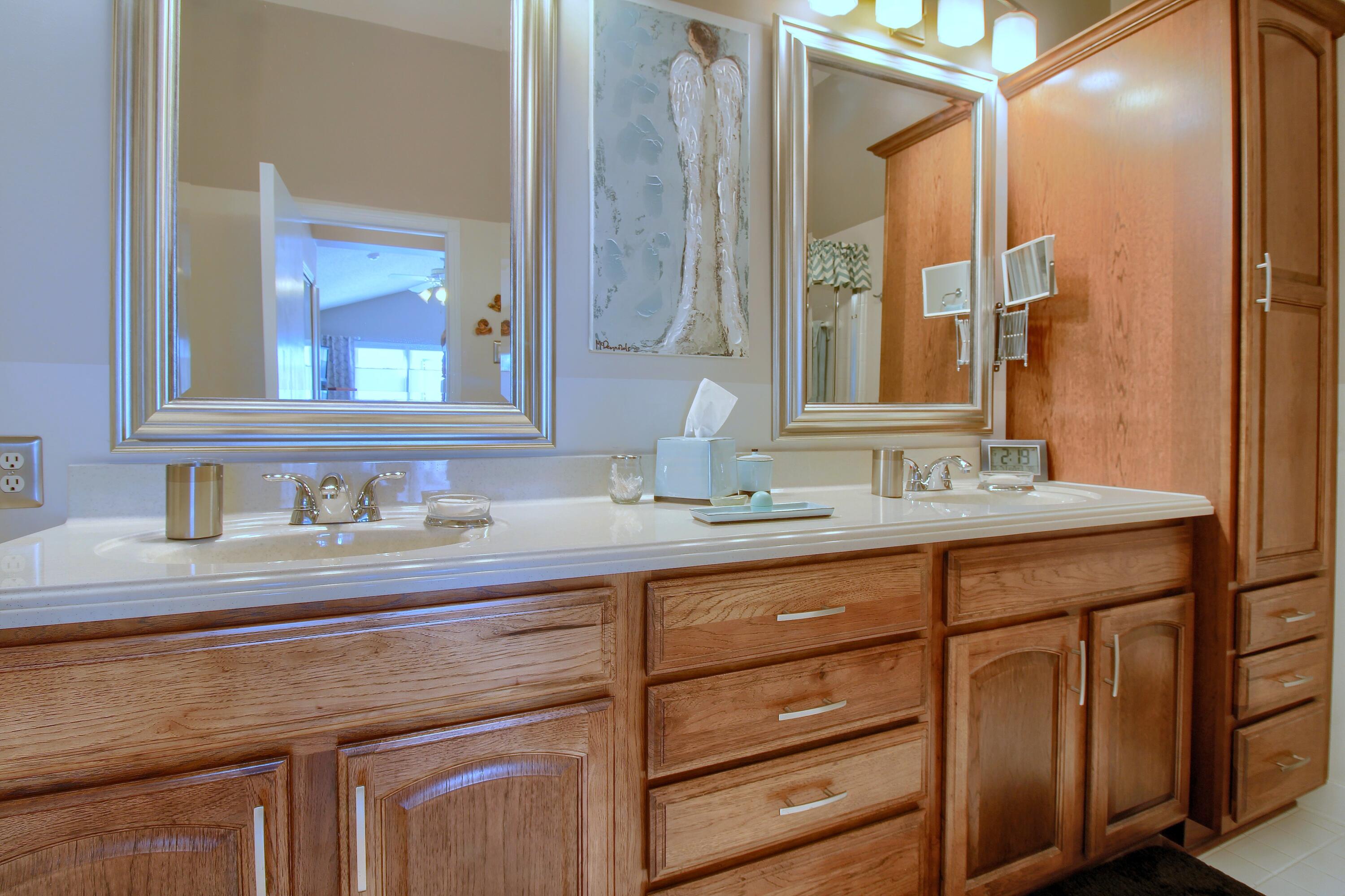 290 Edington Circle Canton, MI 48187 - Photo 16 of 34 13-Primary-Bathroom