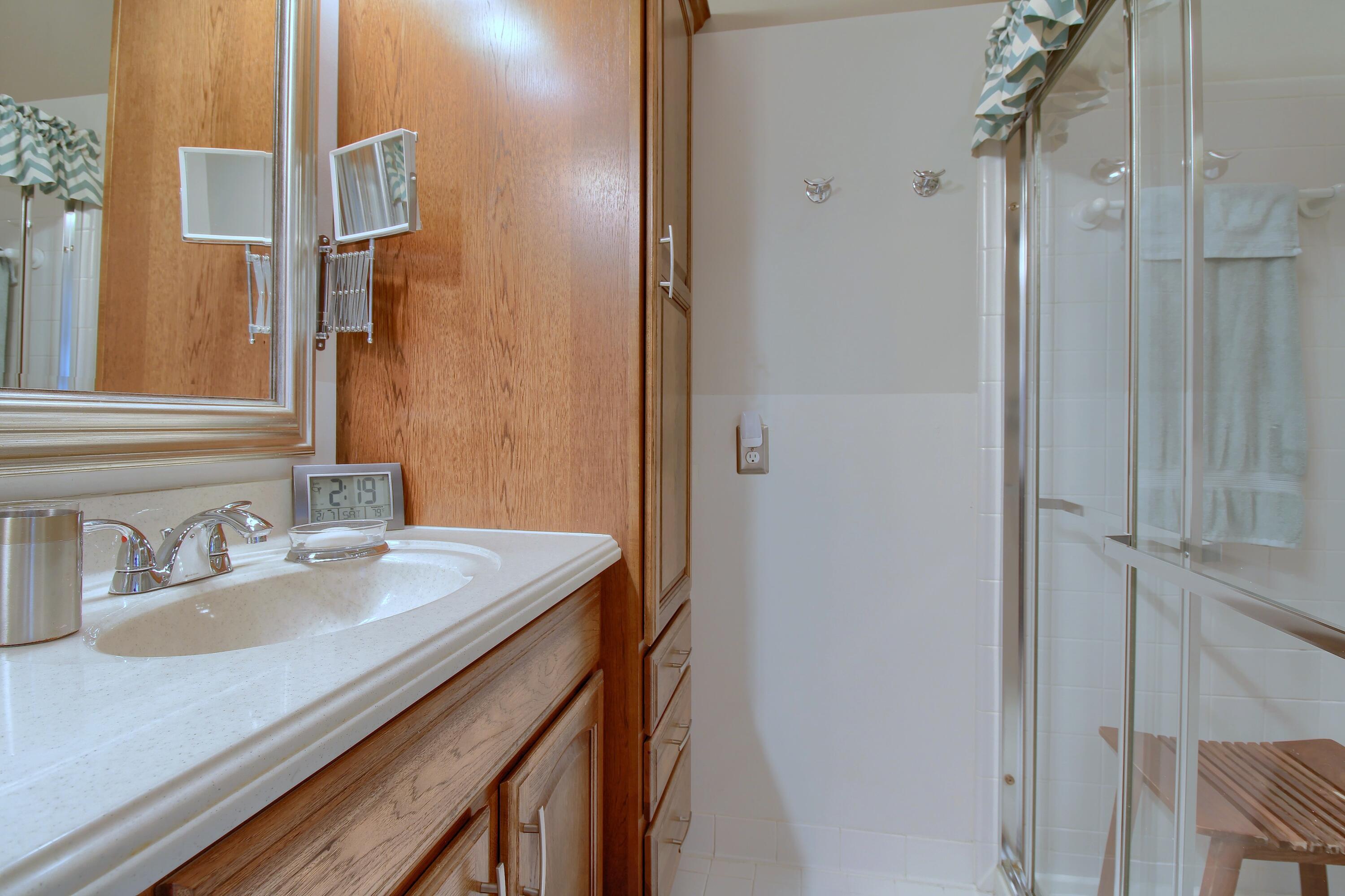 290 Edington Circle Canton, MI 48187 - Photo 17 of 34 14-Primary-Bathroom-2nd-View