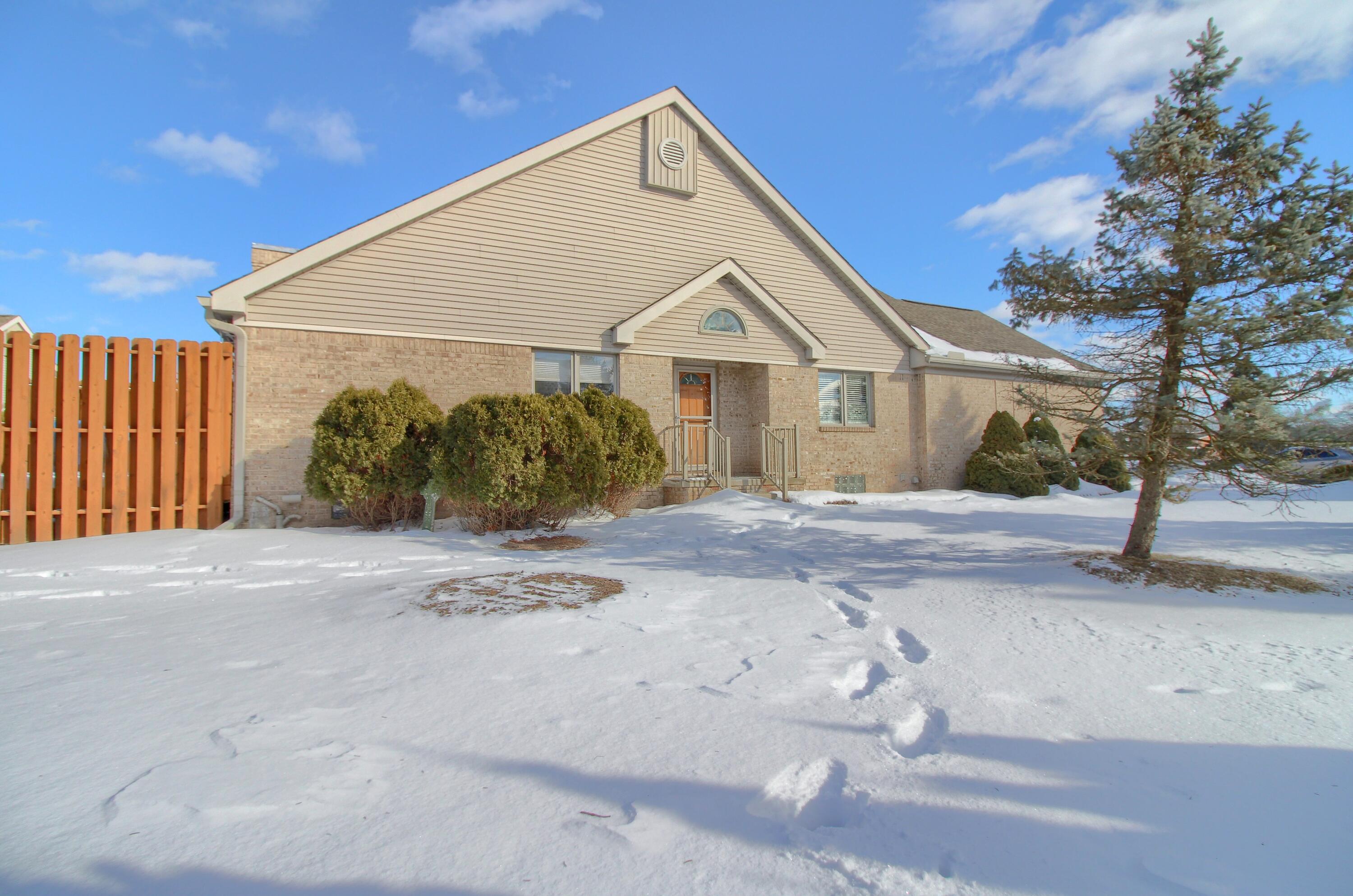 290 Edington Circle Canton, MI 48187 - Photo 31 of 34 28-Side