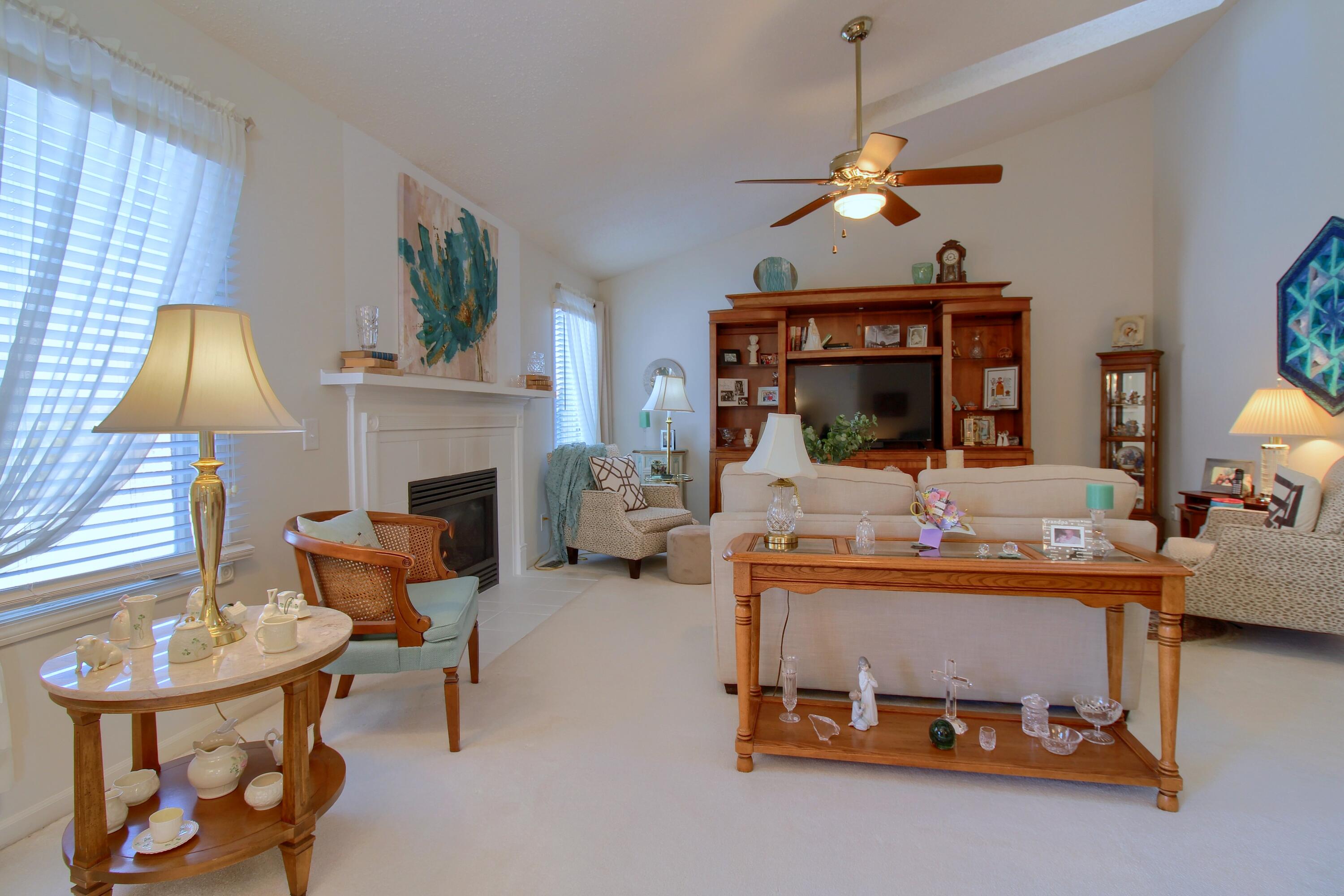 290 Edington Circle Canton, MI 48187 - Photo 7 of 34 4-Great-Room