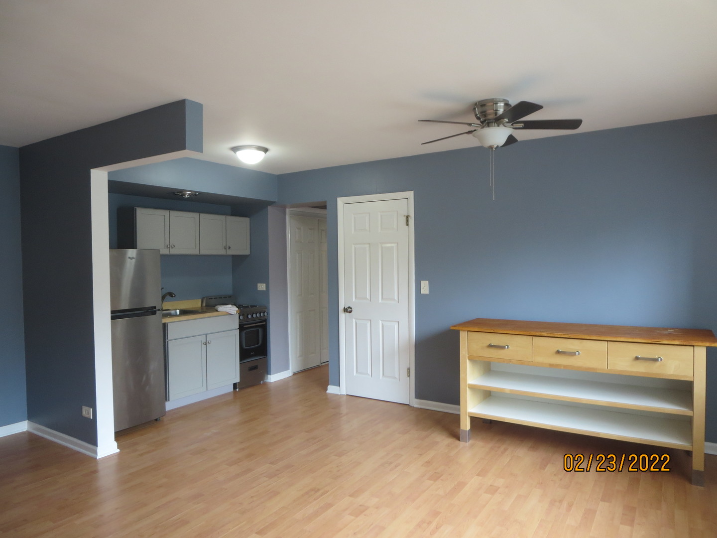 720 North Western Avenue, Unit 5 Park Ridge, IL 60068 - Photo 5 of 9 a kitchen with a refrigerator and a stove top oven