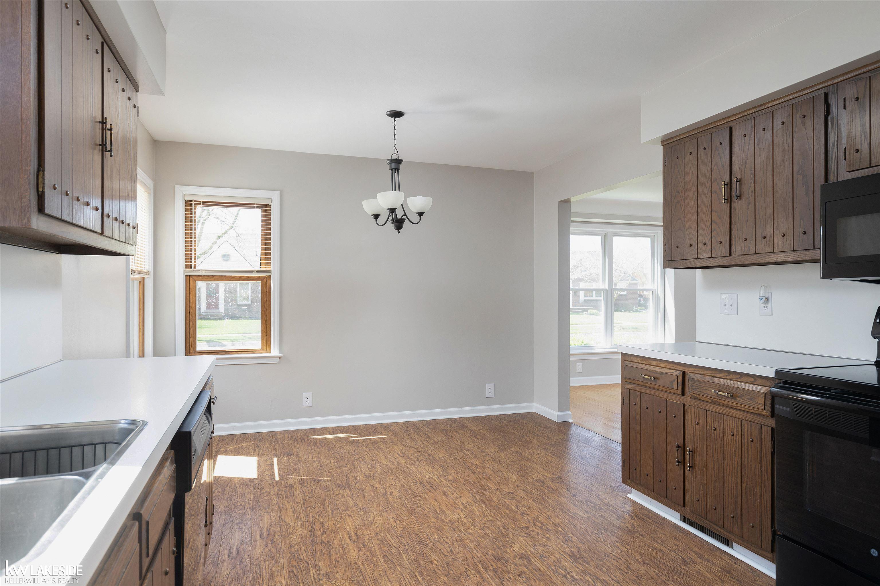 2174 Hawthorne Road Grosse Pointe Woods, MI 48236 - Photo 11 of 43