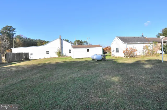 a view of a yard with table and chairs