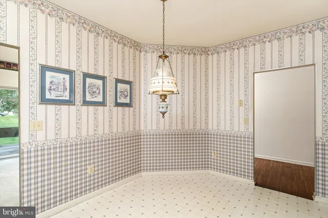 a view of a walk in entryway