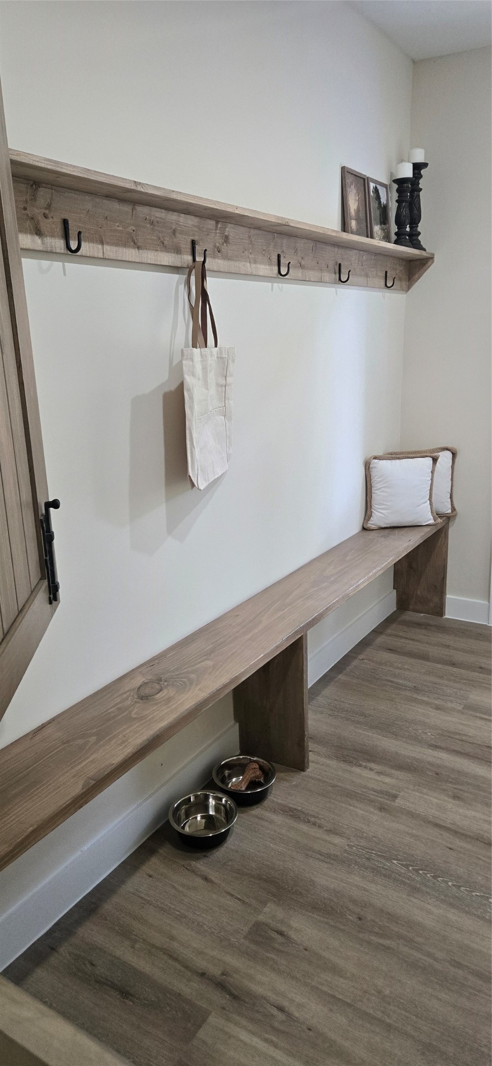 908 Key Street Houston, TX 77009 - Photo 21 of 29 Mud room to keep you organized