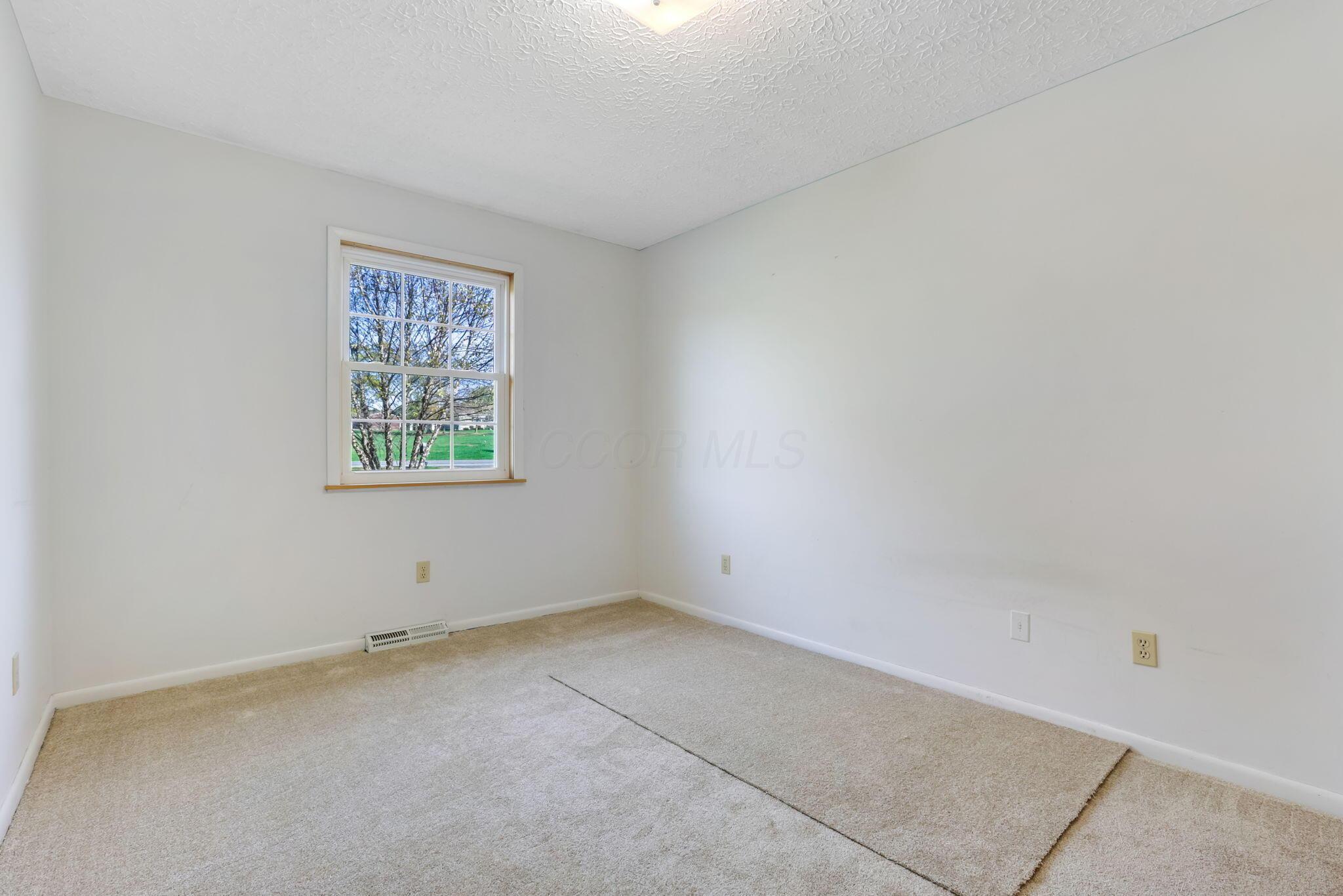4043 Blacks Road Southwest Hebron, OH 43025 - Photo 26 of 68 Owner's Suite