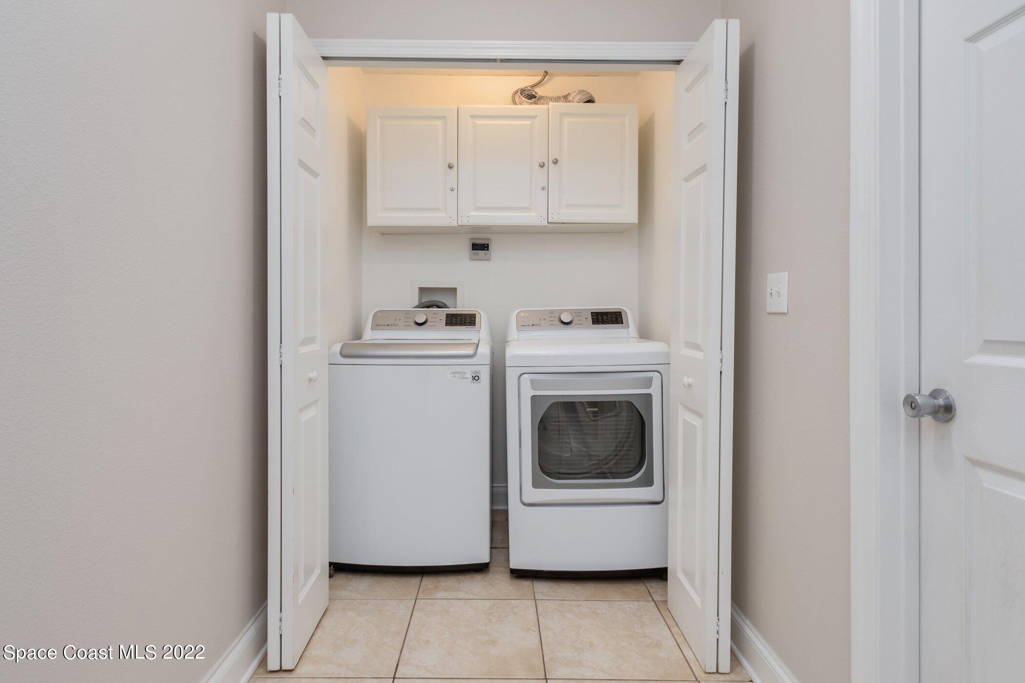 919 Commerce Road Southeast Palm Bay, FL 32909 - Photo 18 of 36 Inside Laundry