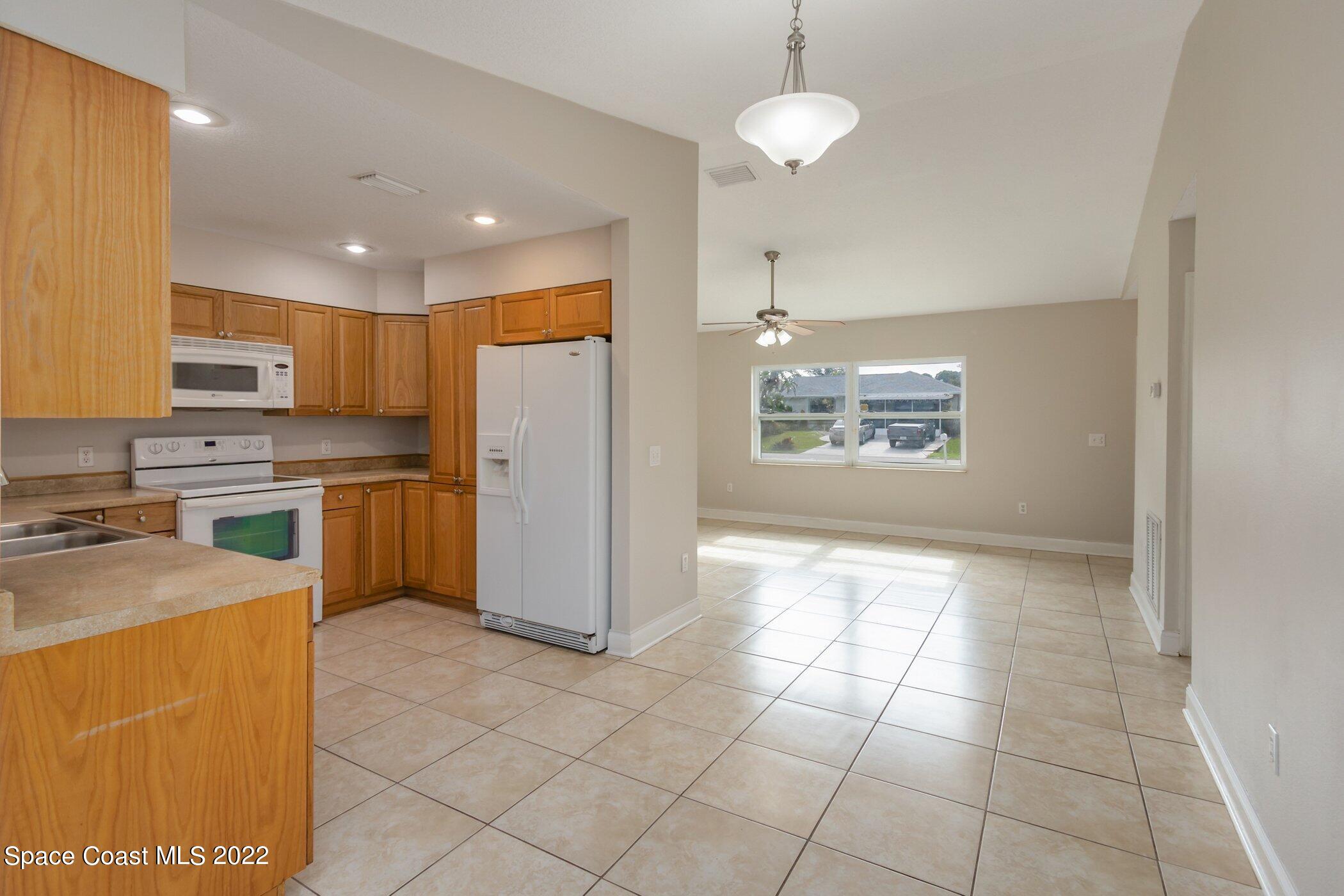 919 Commerce Road Southeast Palm Bay, FL 32909 - Photo 8 of 36 Dining