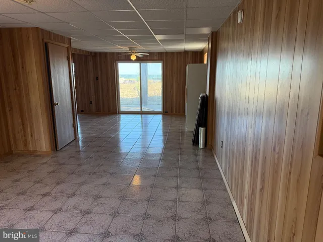 a view of entryway with front door