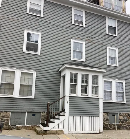 $2,200 | 4 Town House Square, Unit 2, Marblehead, MA 01945